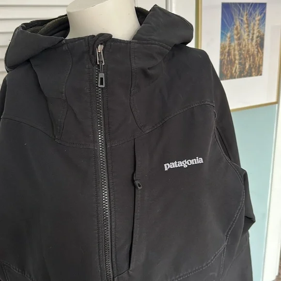 Patagonia women’s light weight jacket sz L